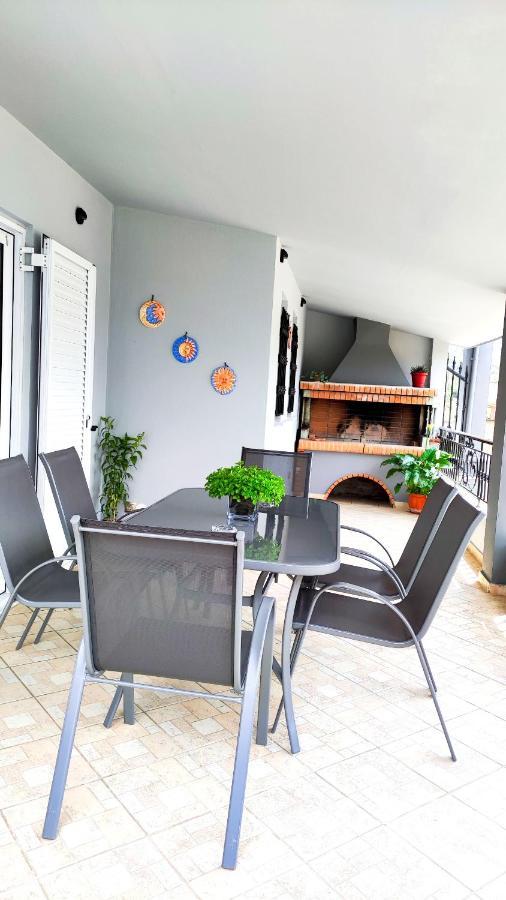 Anastasiou Home In Central Crossroad Parga Esterno foto